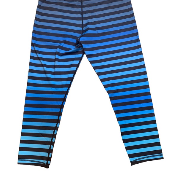 Zyia light n tight blue ombre stripe leggings 7/8 hi rise - Picture 7 of 7